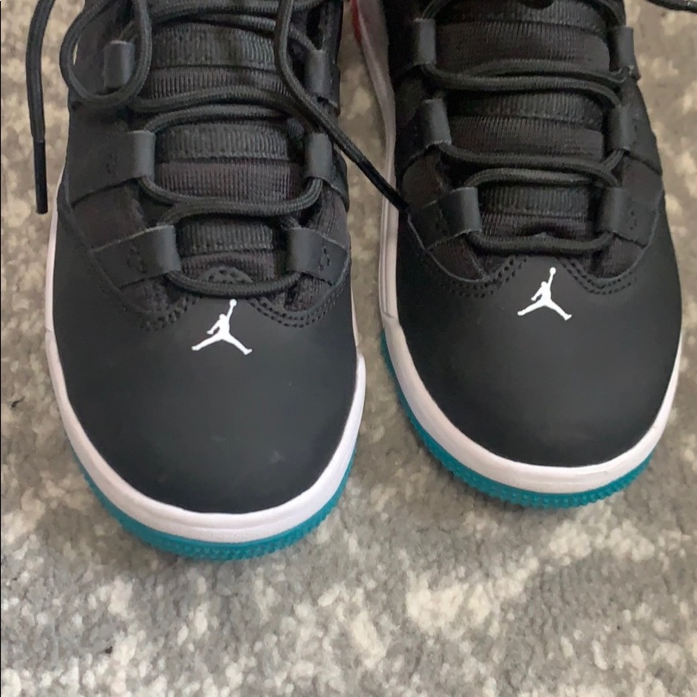 Girls Jordan sneakers - Picture 6 of 6